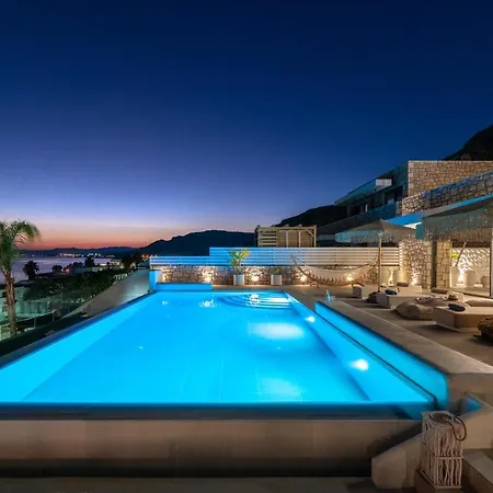 Lido White Villa *